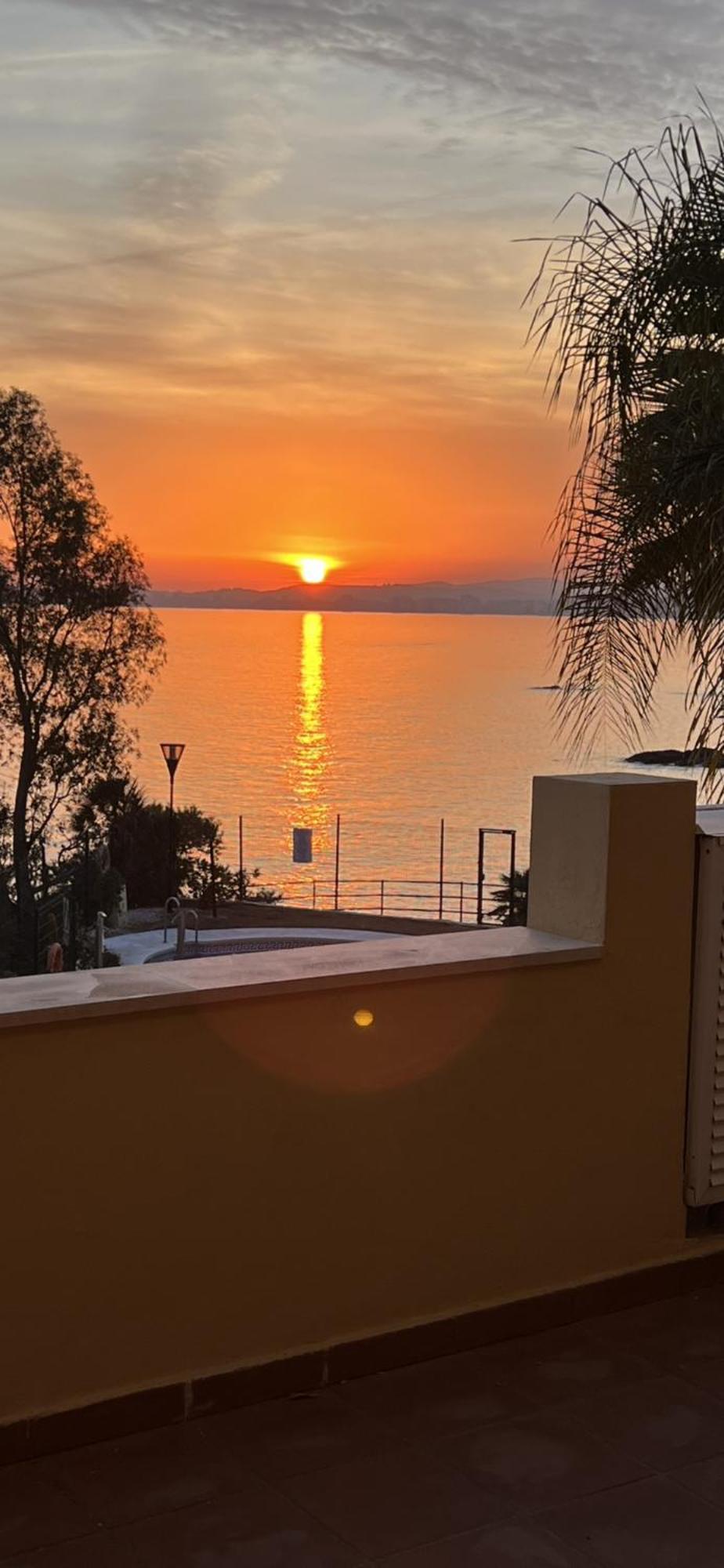 דירות בנאלמדנה Relax Frente Al Mar מראה חיצוני תמונה